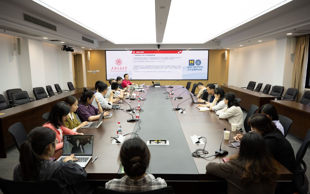密院第一教工党支部顺利开展党员大会和八项规定精神学习